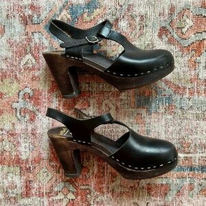 Hasbeens Swedish T-Strap Toffel Clog Heels in Black Leather, Women’s Size 38 7.5